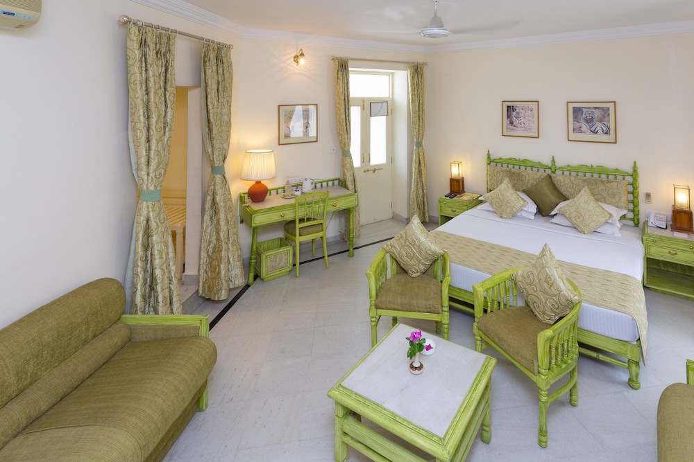 GARDEN HOTEL 29/48
