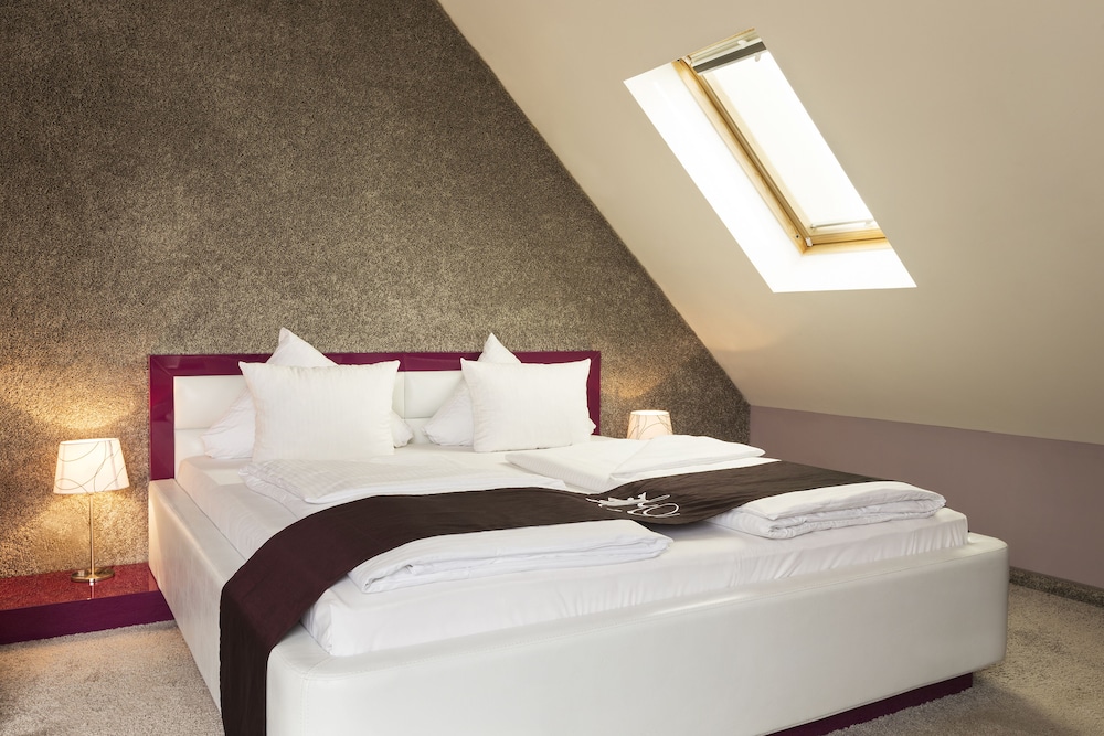 Empress Boutique Hotel 24/65
