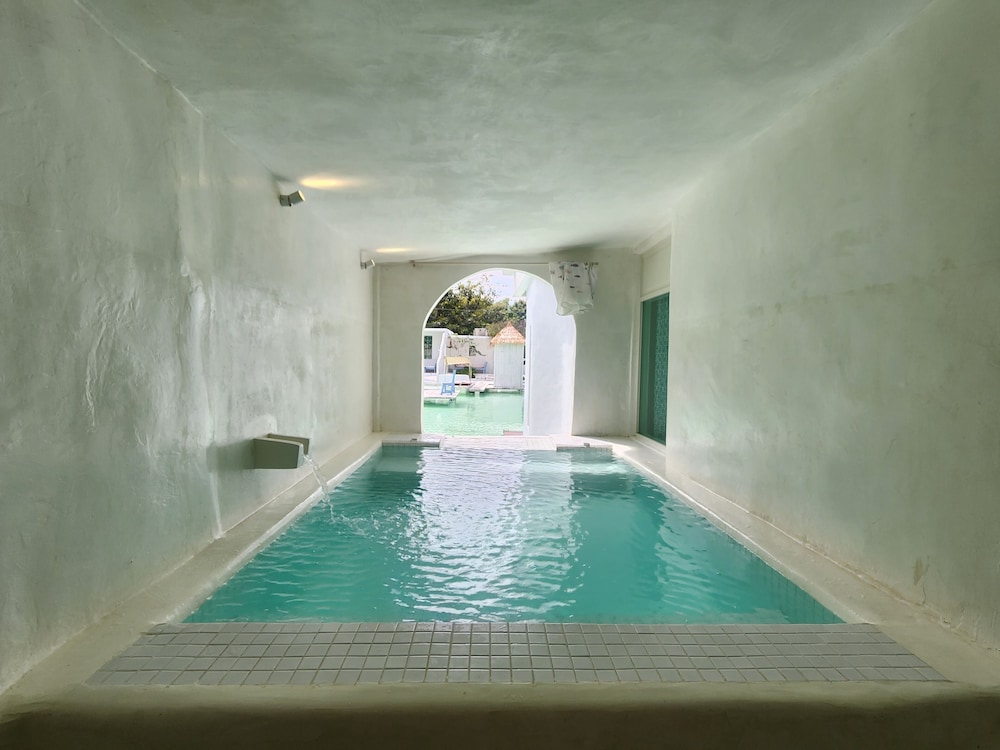 swimming pool spa