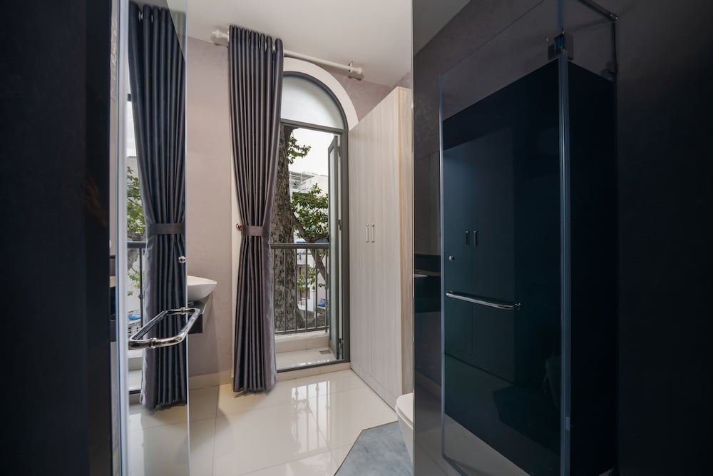 Mari Queen Hotel 32/33