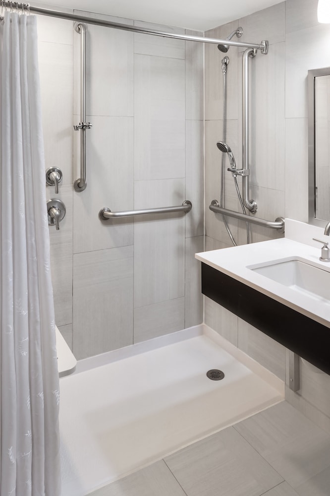Sheraton Syracuse University Hotel &amp; Conference Center 28/33