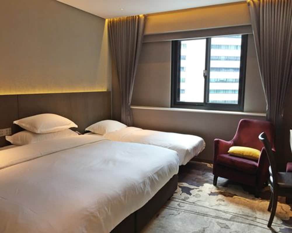 ROOM, TRIPLE