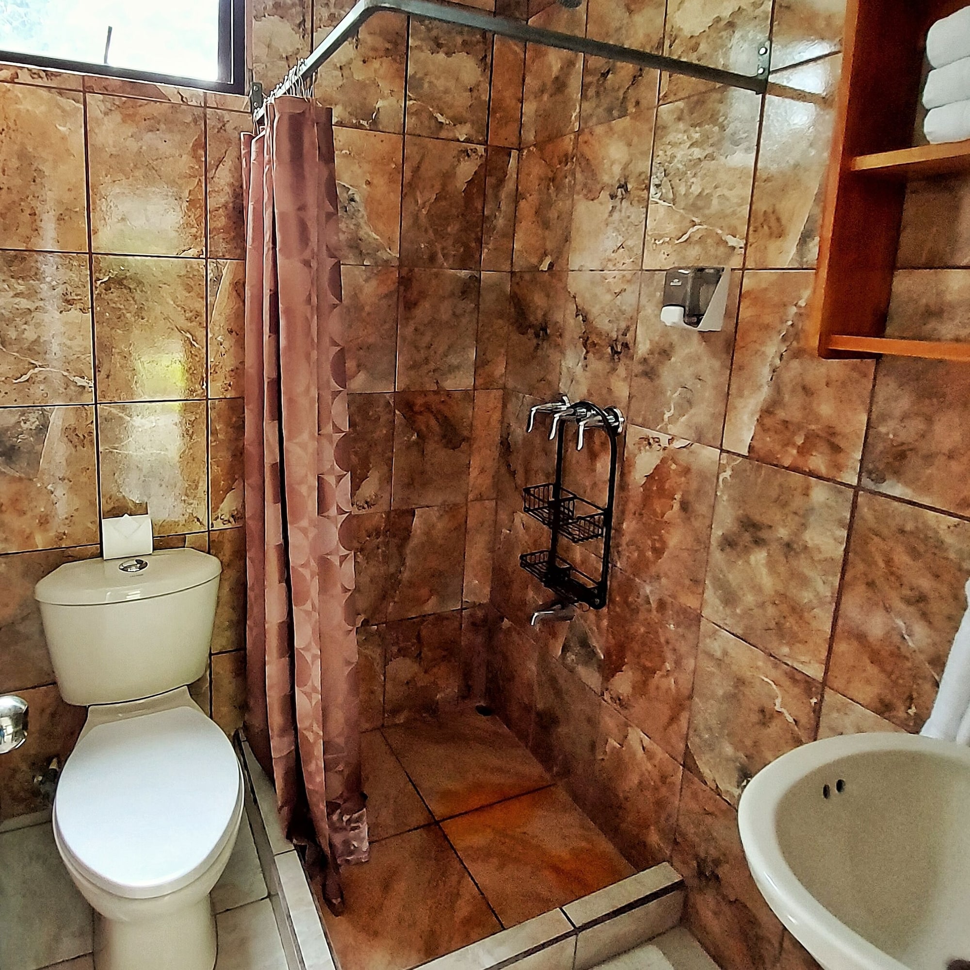 غرفة قياسية ثلاثية بسرير مزدوج وسرير فردي، Dreams Lodge Monteverde 10/10