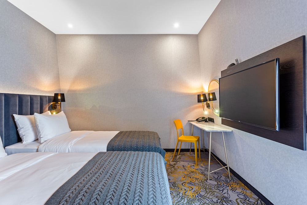 STANDARD, DOUBLE OR TWIN BED
