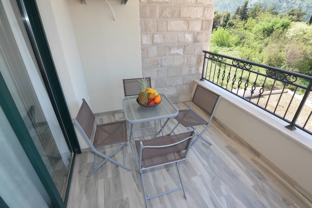 Apartments Dobrotski Dvori 35/64
