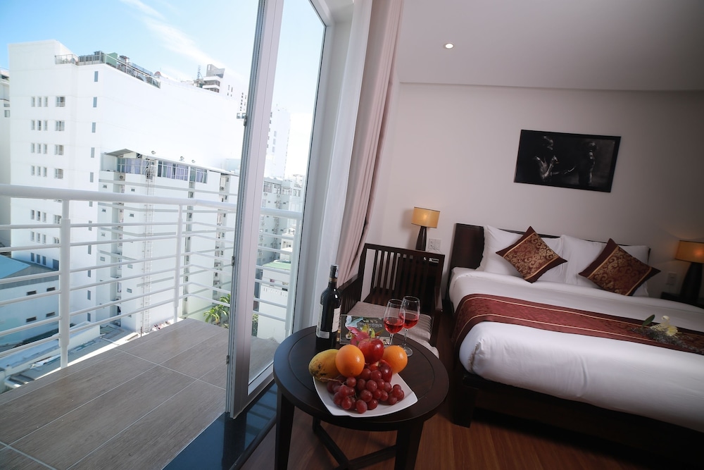 Edele Hotel 12/67