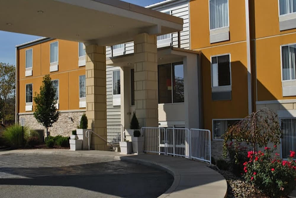 Holiday Inn Express Pittsburgh E - Waterfront Dr 1/42