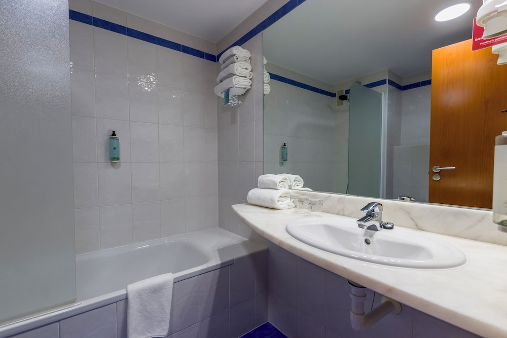 Travelodge Madrid Alcala De Henares 50/50