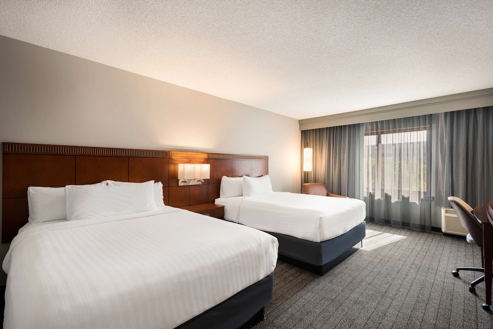 DELUXE, 2 QUEEN BEDS