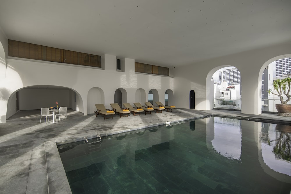 swimming pool spa