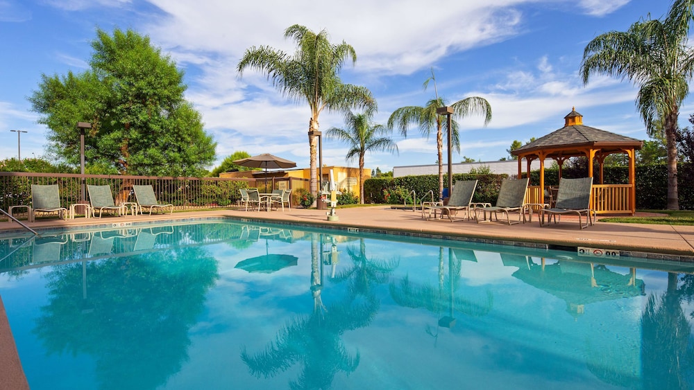 Best Western Plus Fresno Airport Hotel 3/68