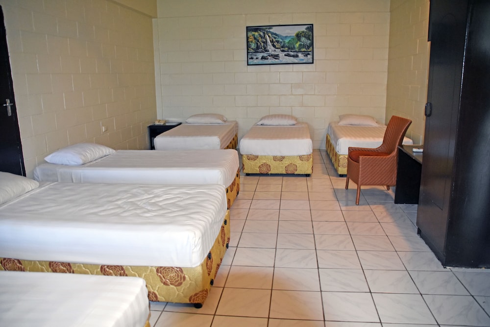 Grand Melanesian Hotel 15/50