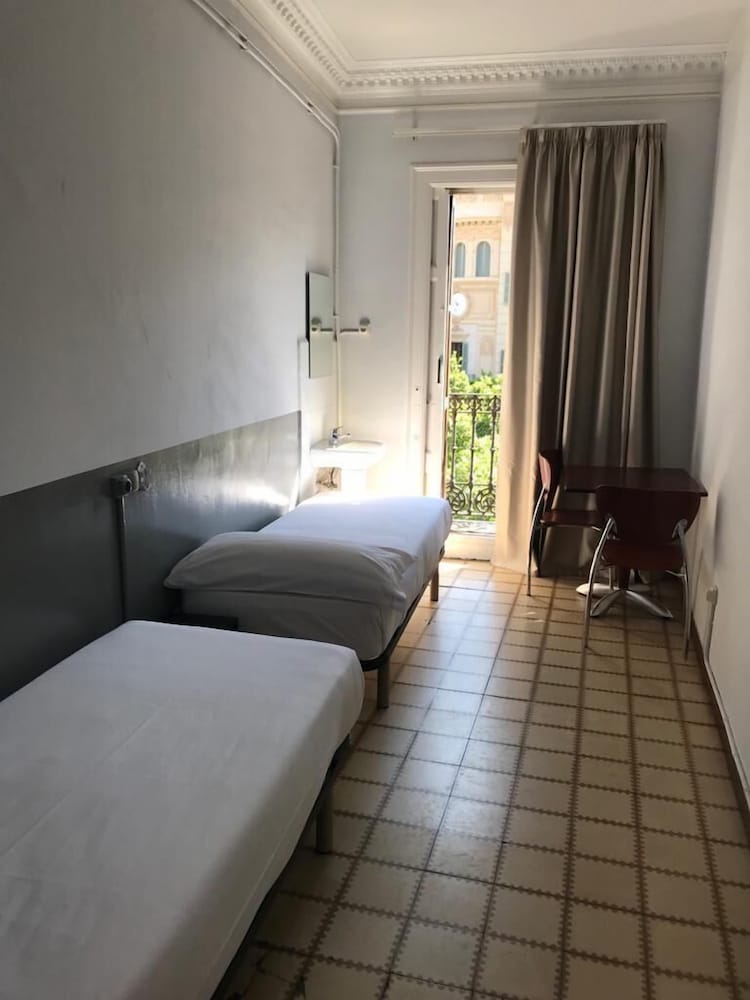 Hotel Monegal 6/31