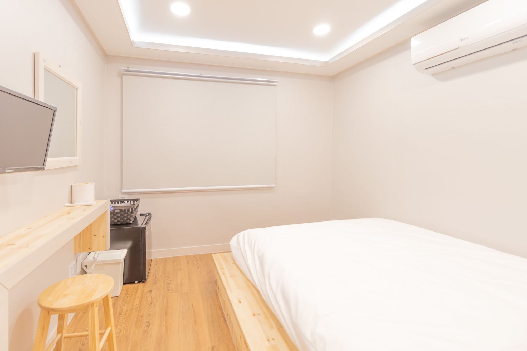 DELUXE, SINGLE, DOUBLE BED