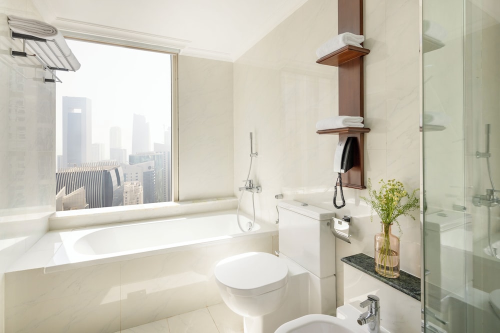 Dusit Hotel And Suites 61/64