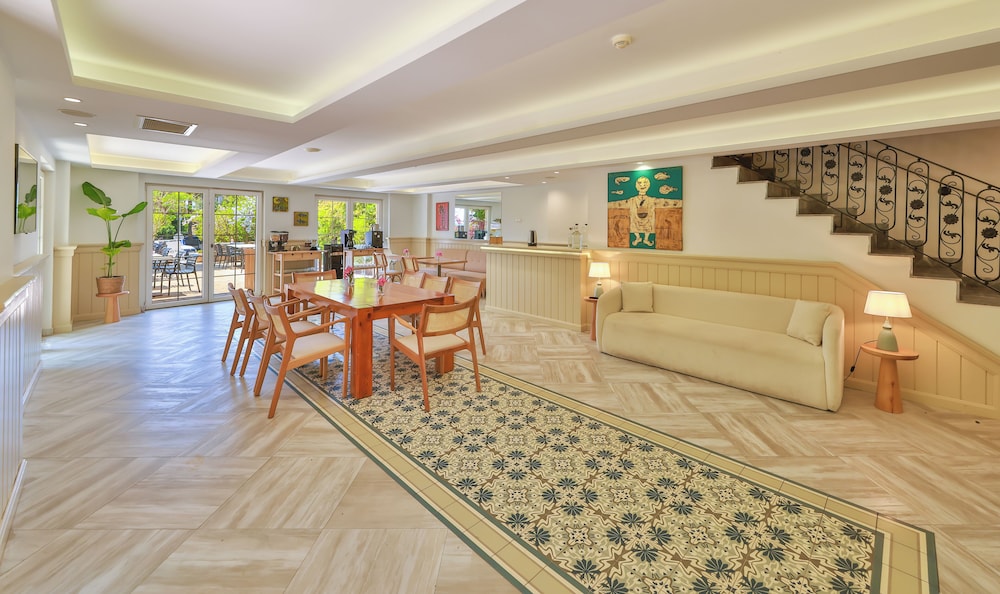Livia Hotel 7/57