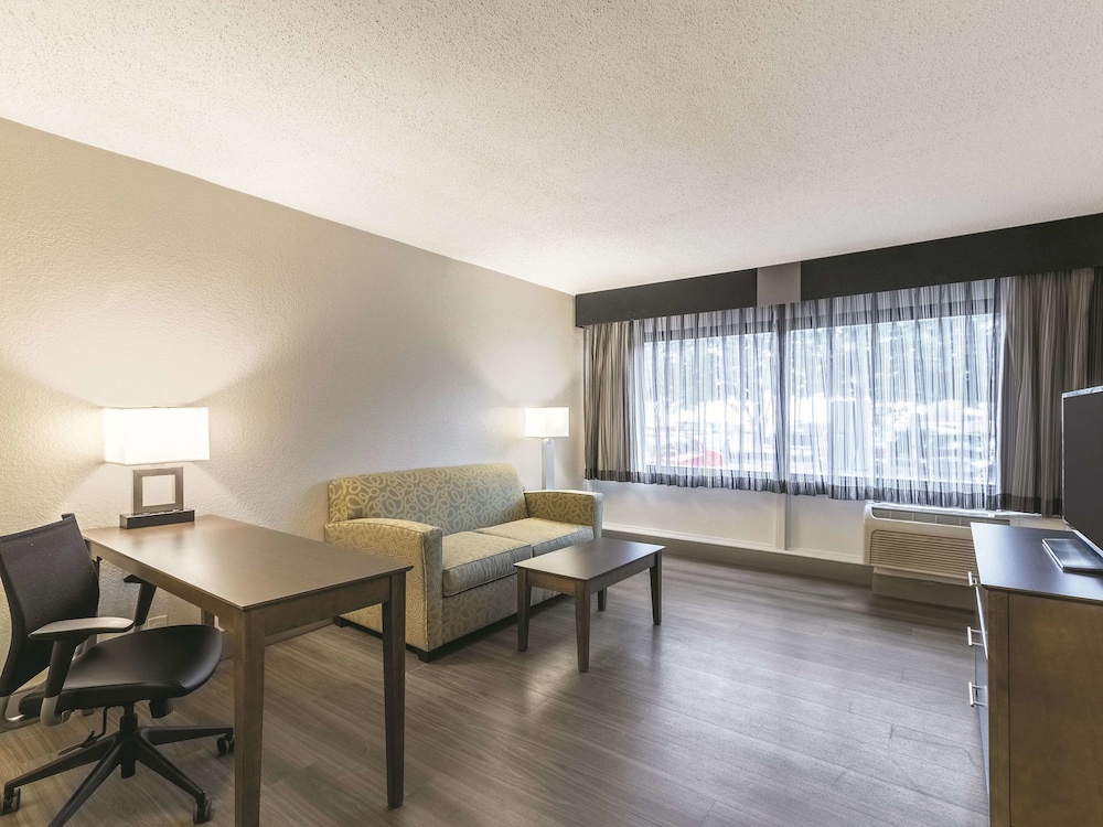 La Quinta Inn & Suites by Wyndham Virginia Beach 33/46