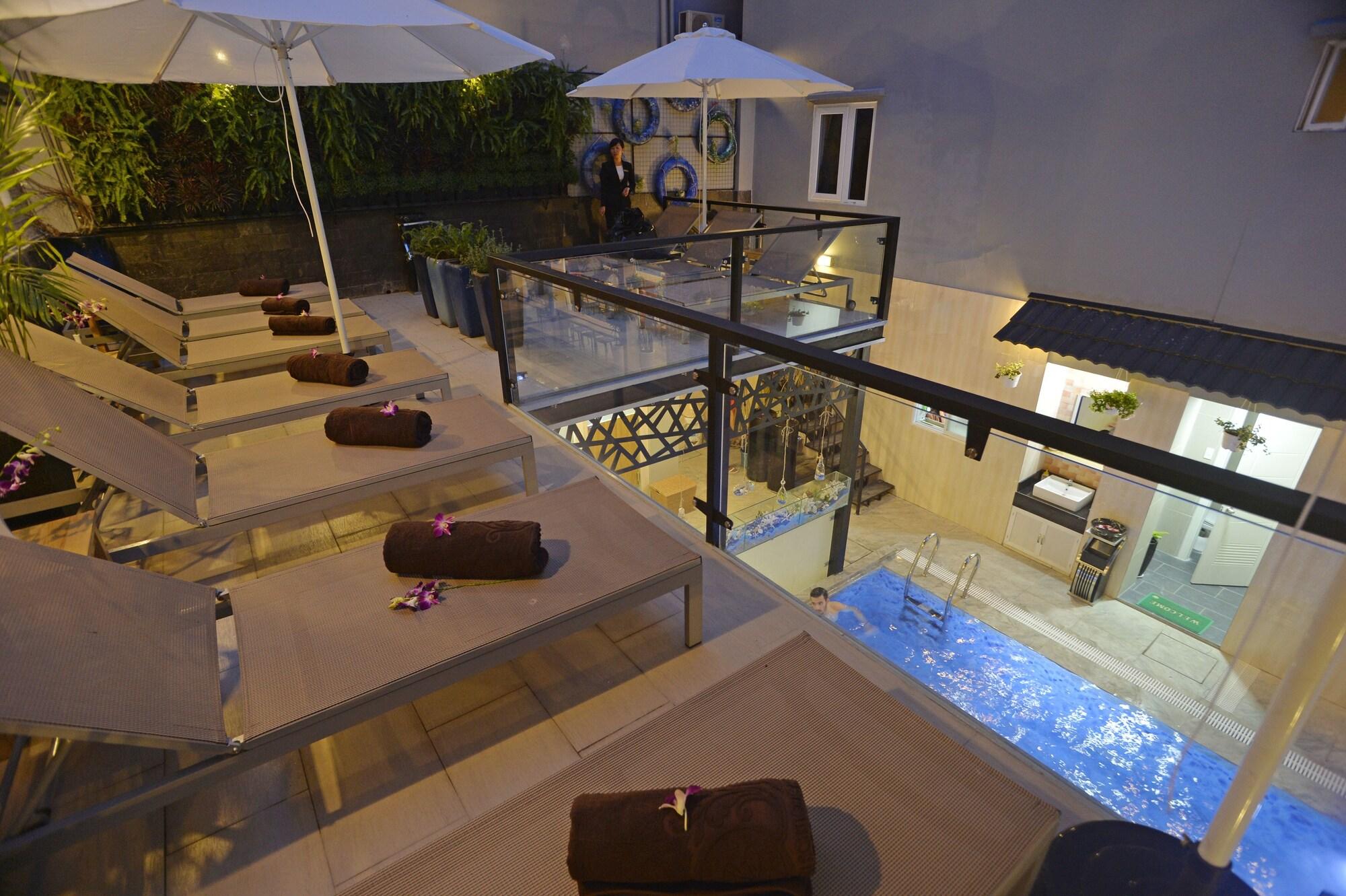 Urban Lodge Hotel - Hostel 60/75