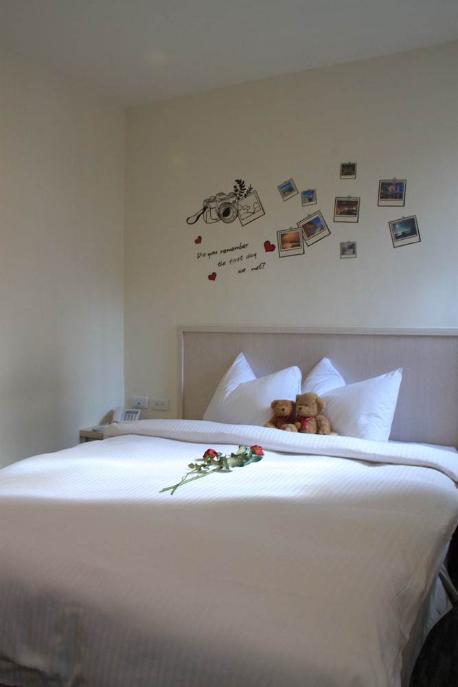 Century Hotel 23/46