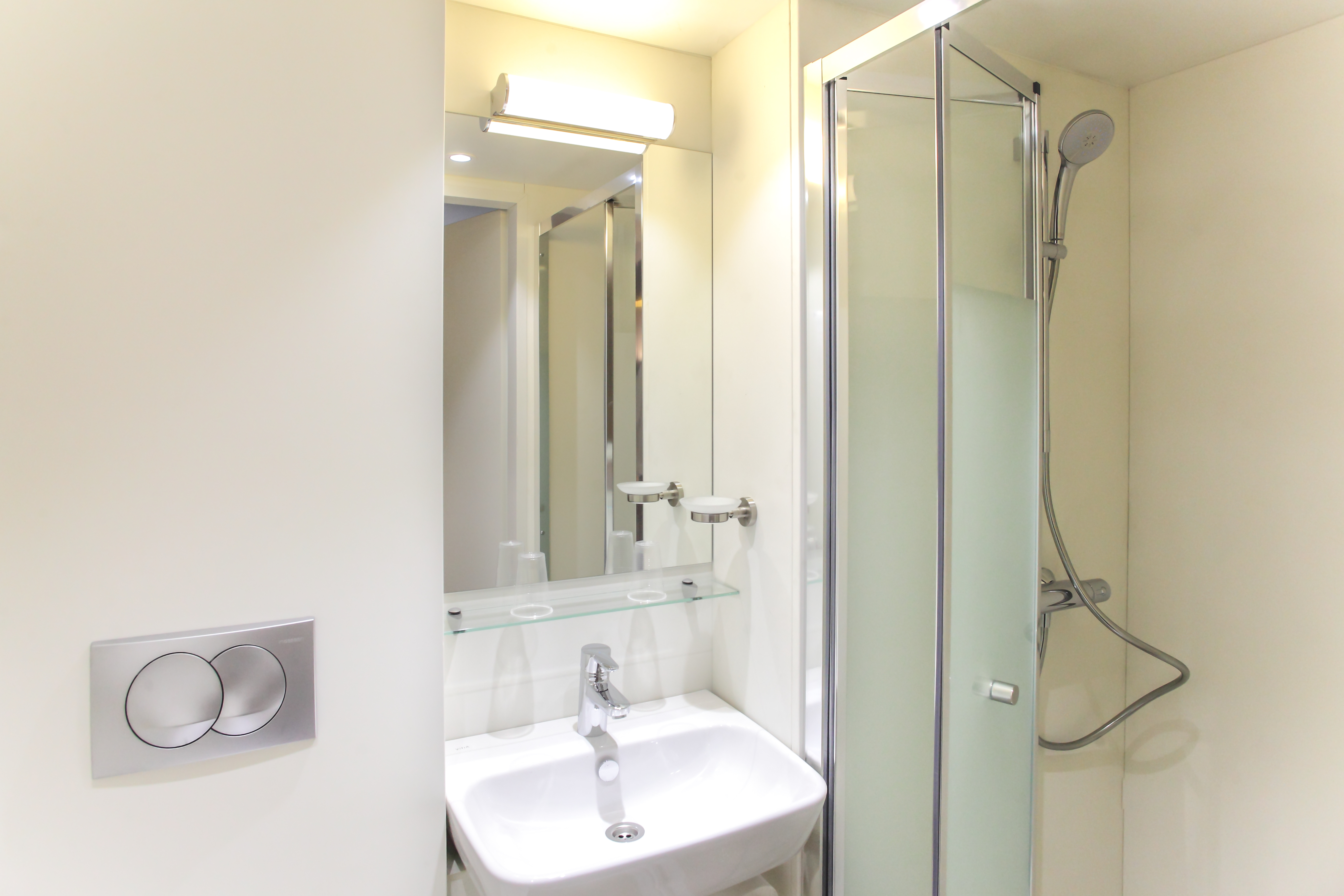 غرفة تنفيذية، Hotel Reseda Paris Bagnolet 2/2