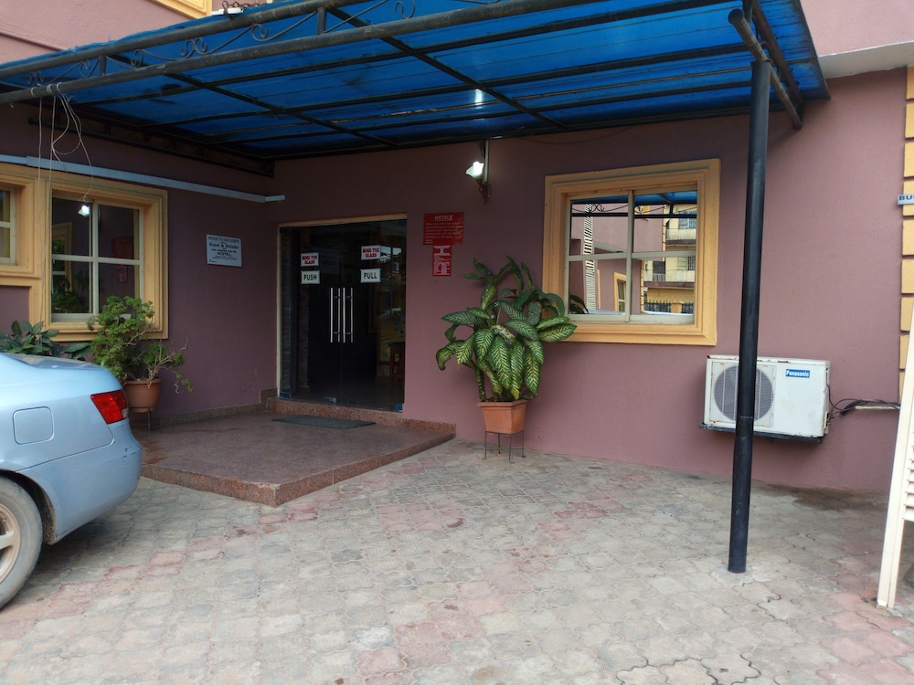 Richanthonio Suites 21/24