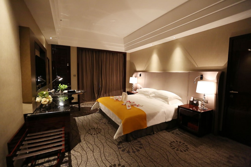 Longjiang Country Garden Phoenix Hotel 8/35