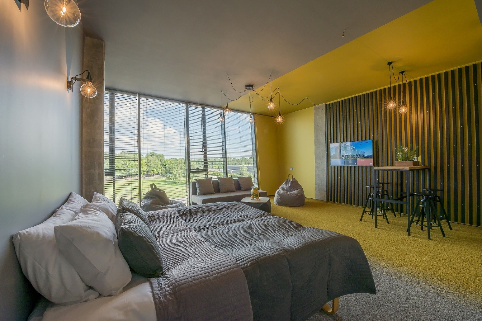 Deluxe Family Room