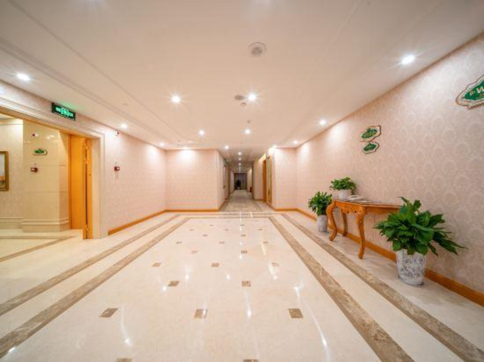 Vienna International Hotel (Wuhan Wujia Mountain Qixiong Road) 15/30
