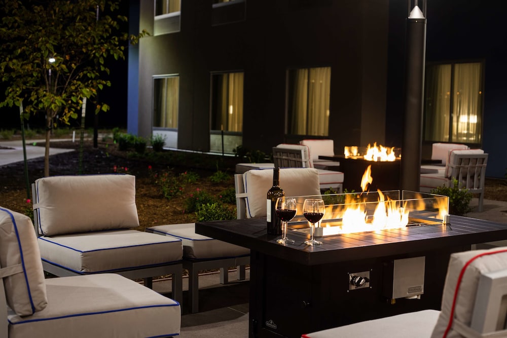 Stone Hill Lawrence Trademark Collection by Wyndham 46/53