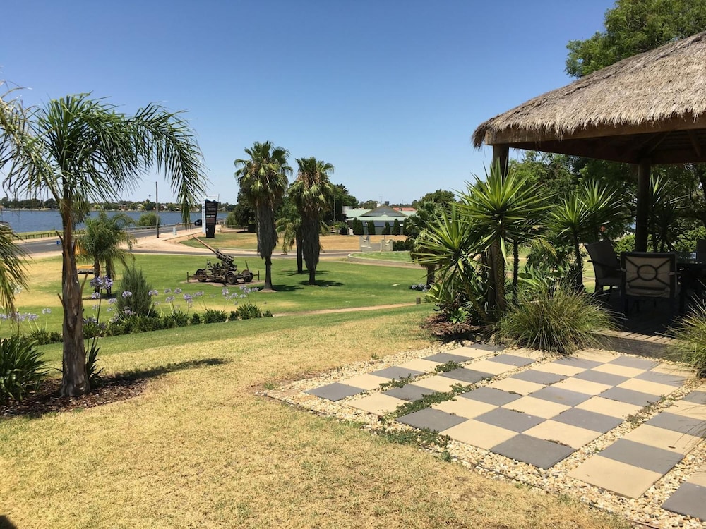 Capricorn Motor Inn 5/55