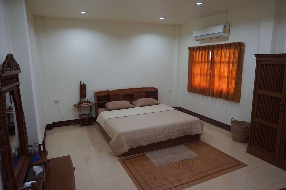 DELUXE, DOUBLE BED