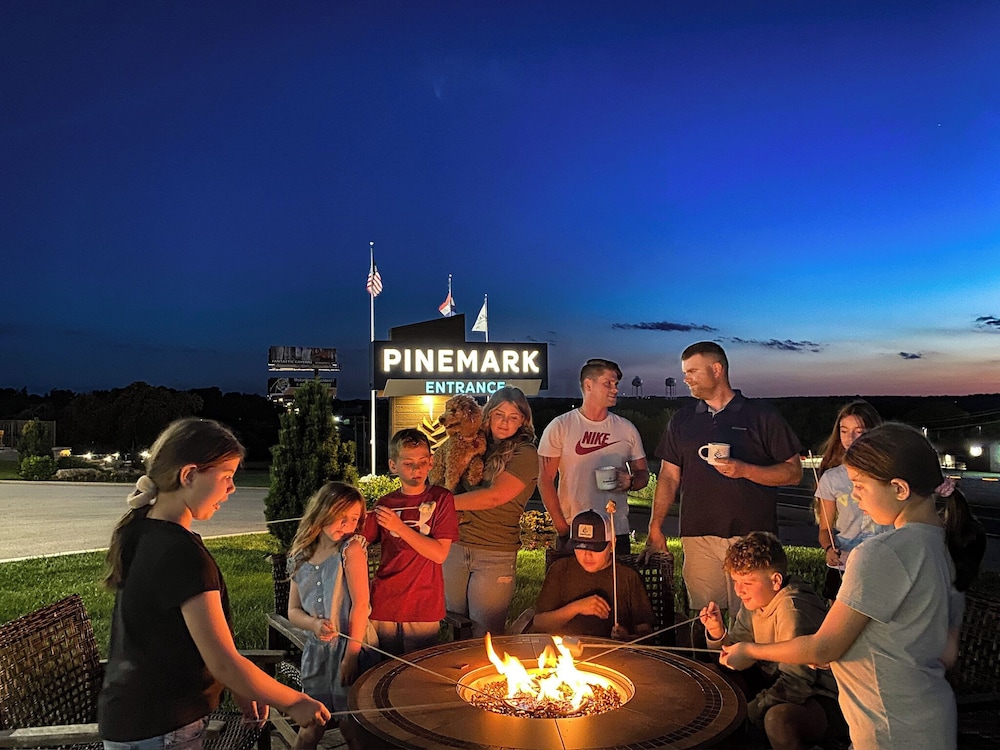 PINEMARK Inn Suites Events 3/50