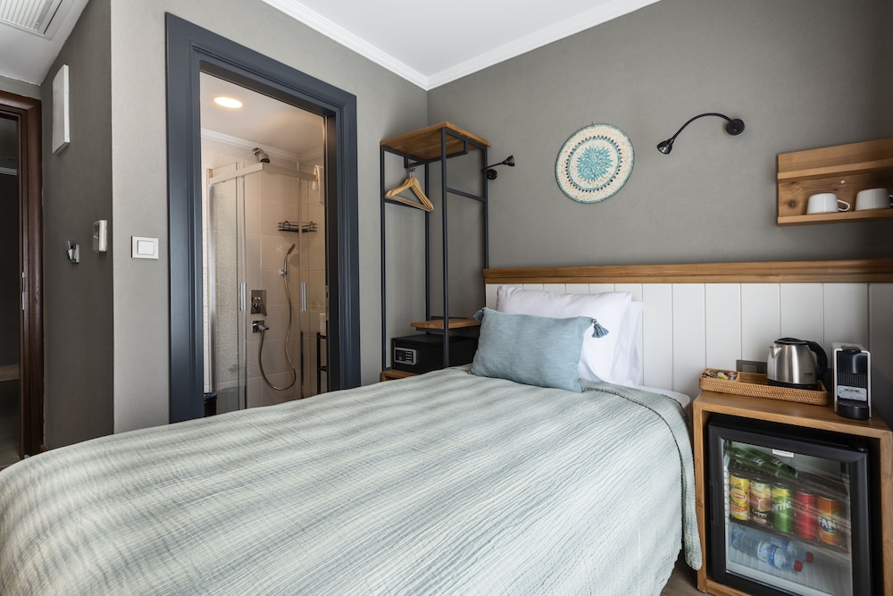 Petrion Hotel 27/50