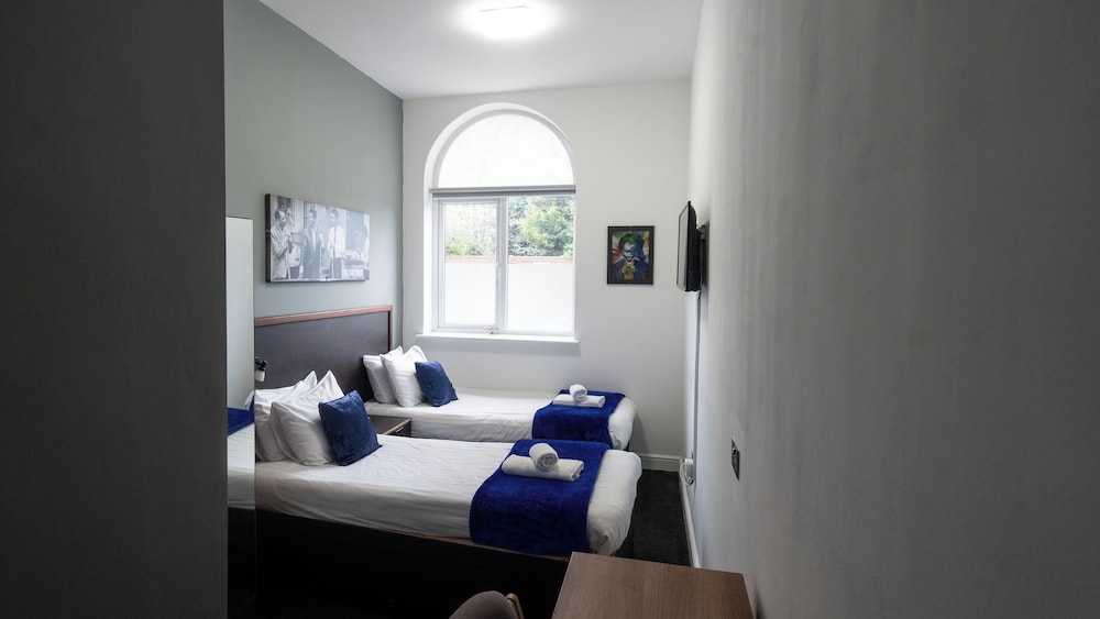 IBI Imperial Salford (ex Trivelles Hotel Manchester - Cross Lane) 44/62