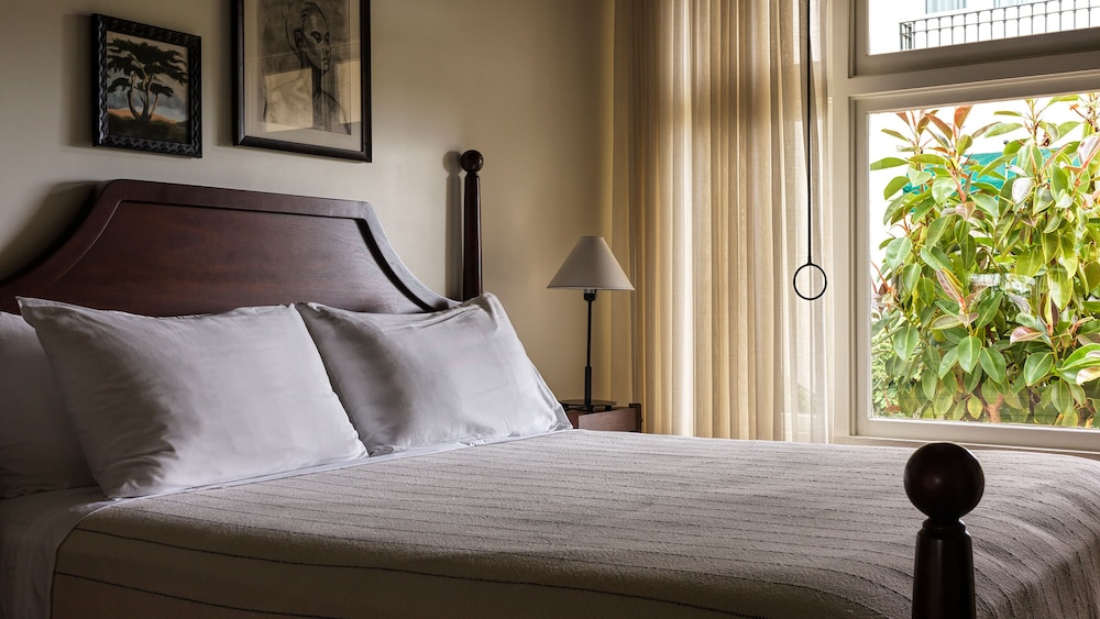 ROOM, KING BED, ACCESSIBLE