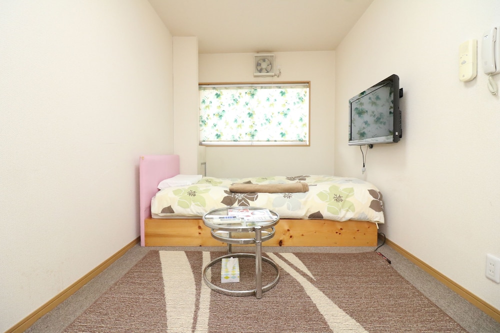 Bk Hotel & Weekly 23/34