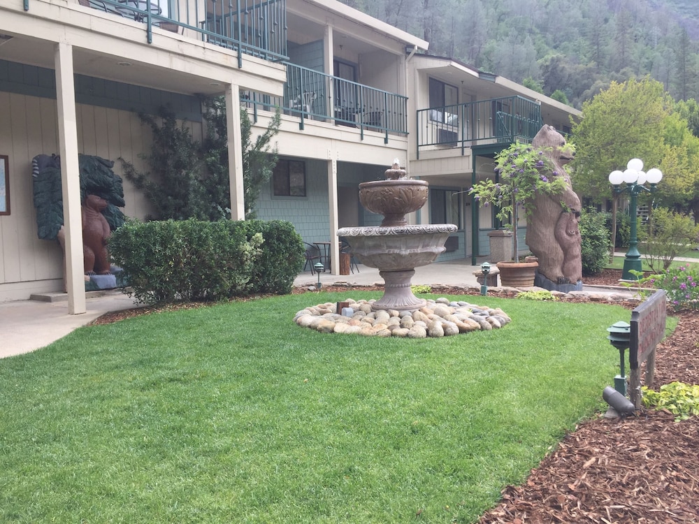 Yosemite Cedar Lodge 51/59