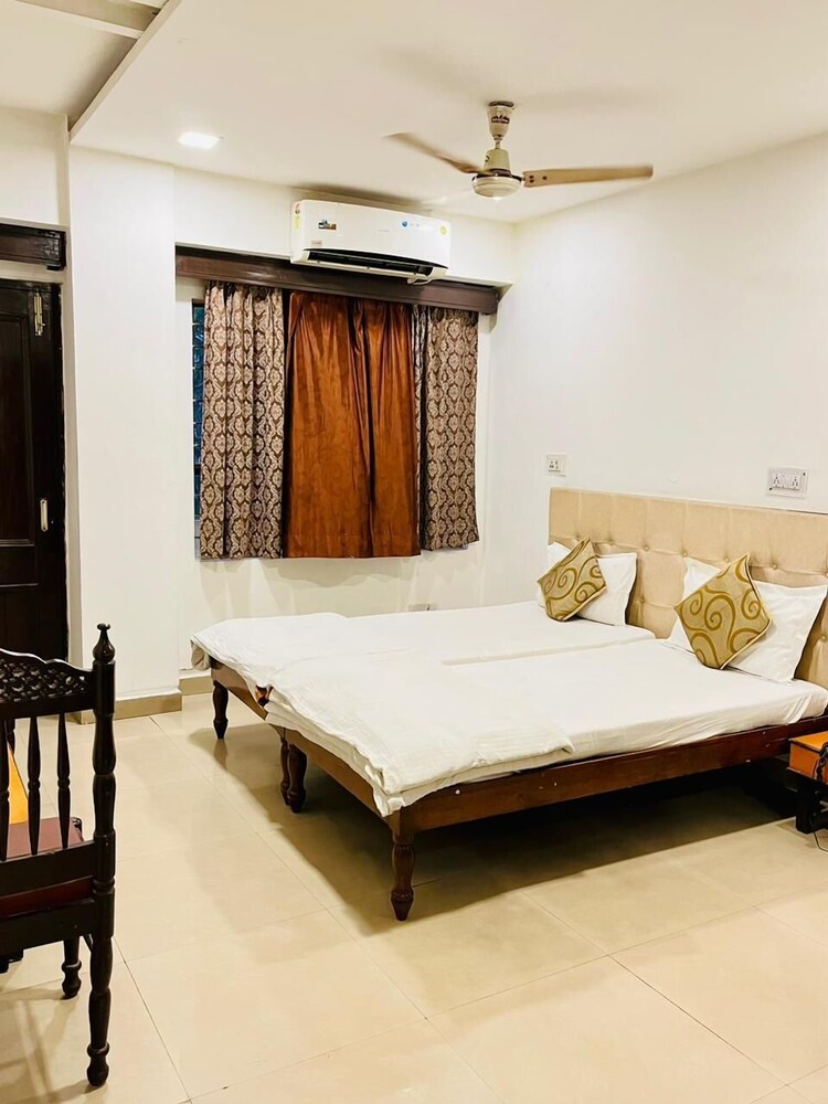 PATHIK HOTEL 16/32