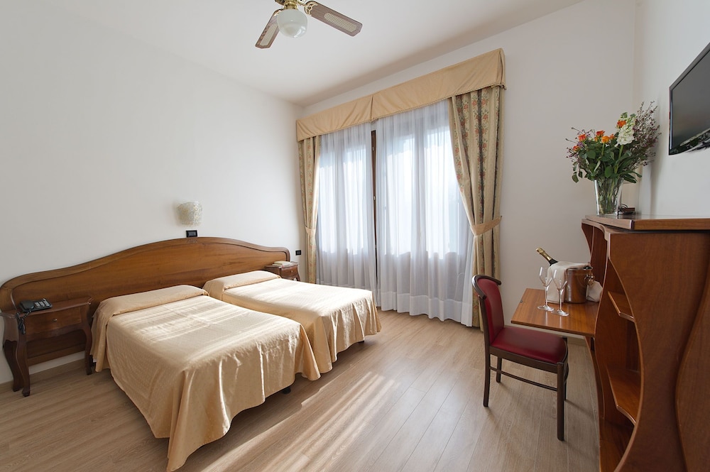 Hotel Cristallo 10/50