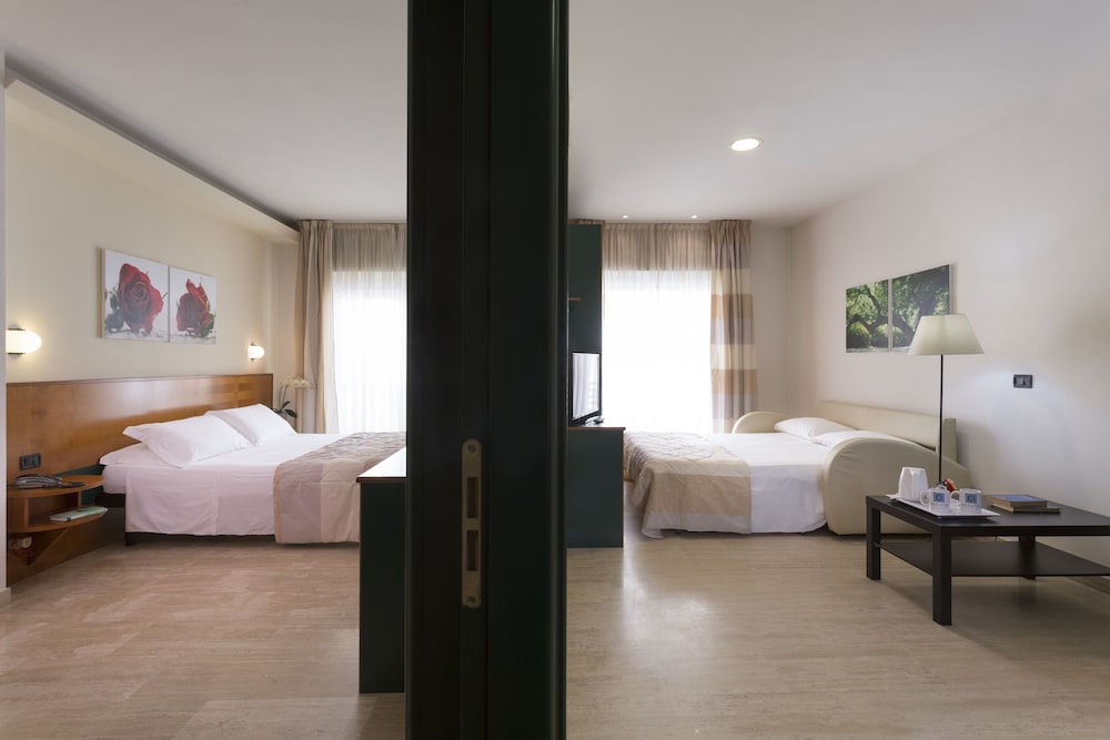 Astoria Suite Hotel 13/41