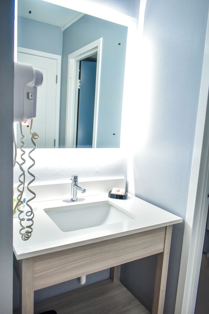 Comfort Inn Hyannis - Cape Cod 24/39