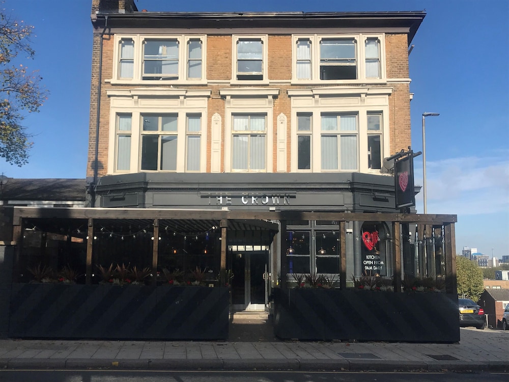 Publove the Crown Battersea 7/50