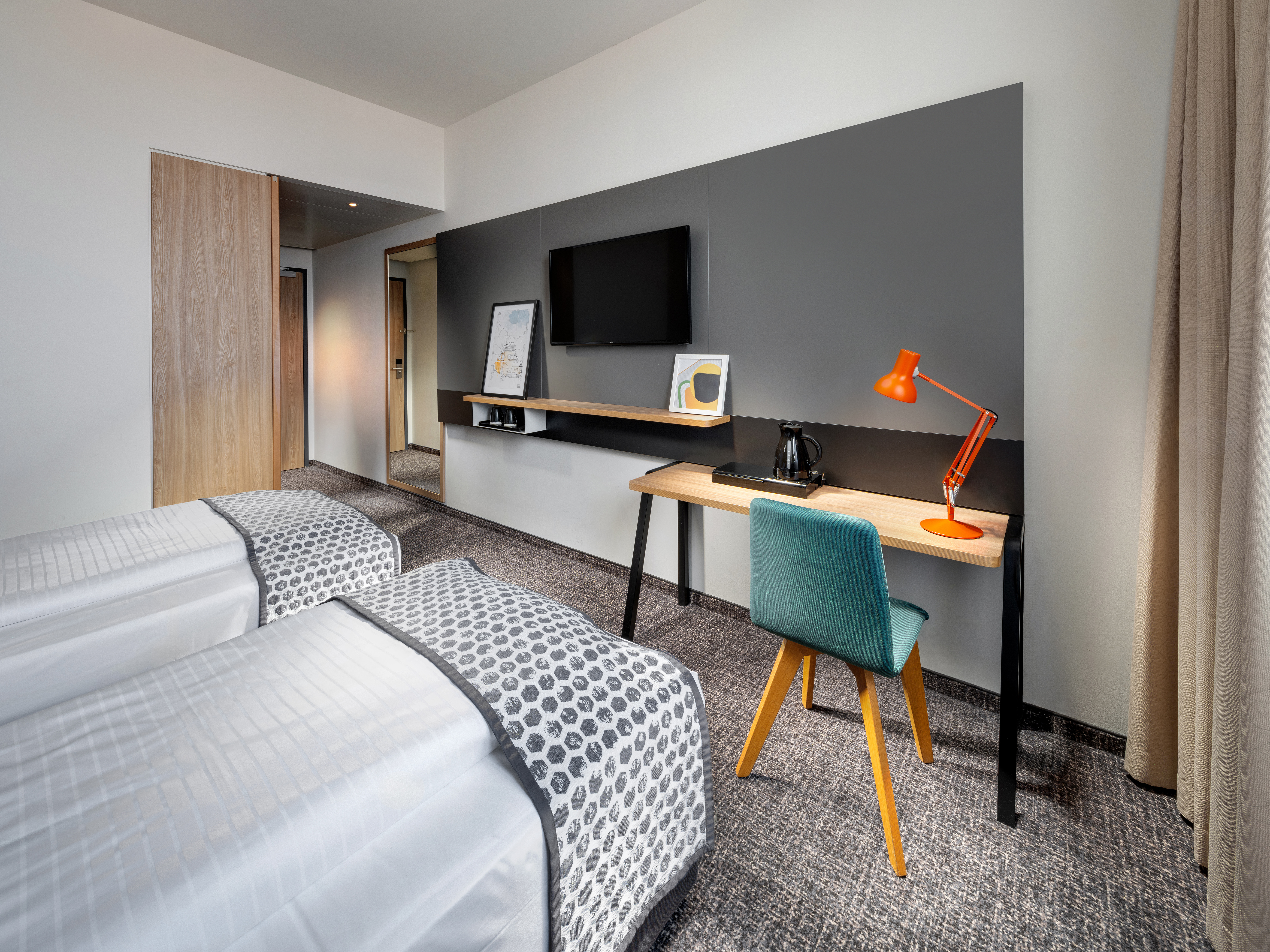 ROOM, TWIN BEDS