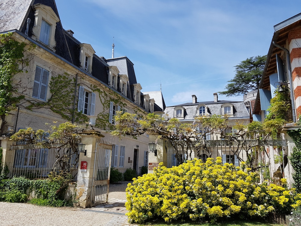 Chateau De Lalande 68/72