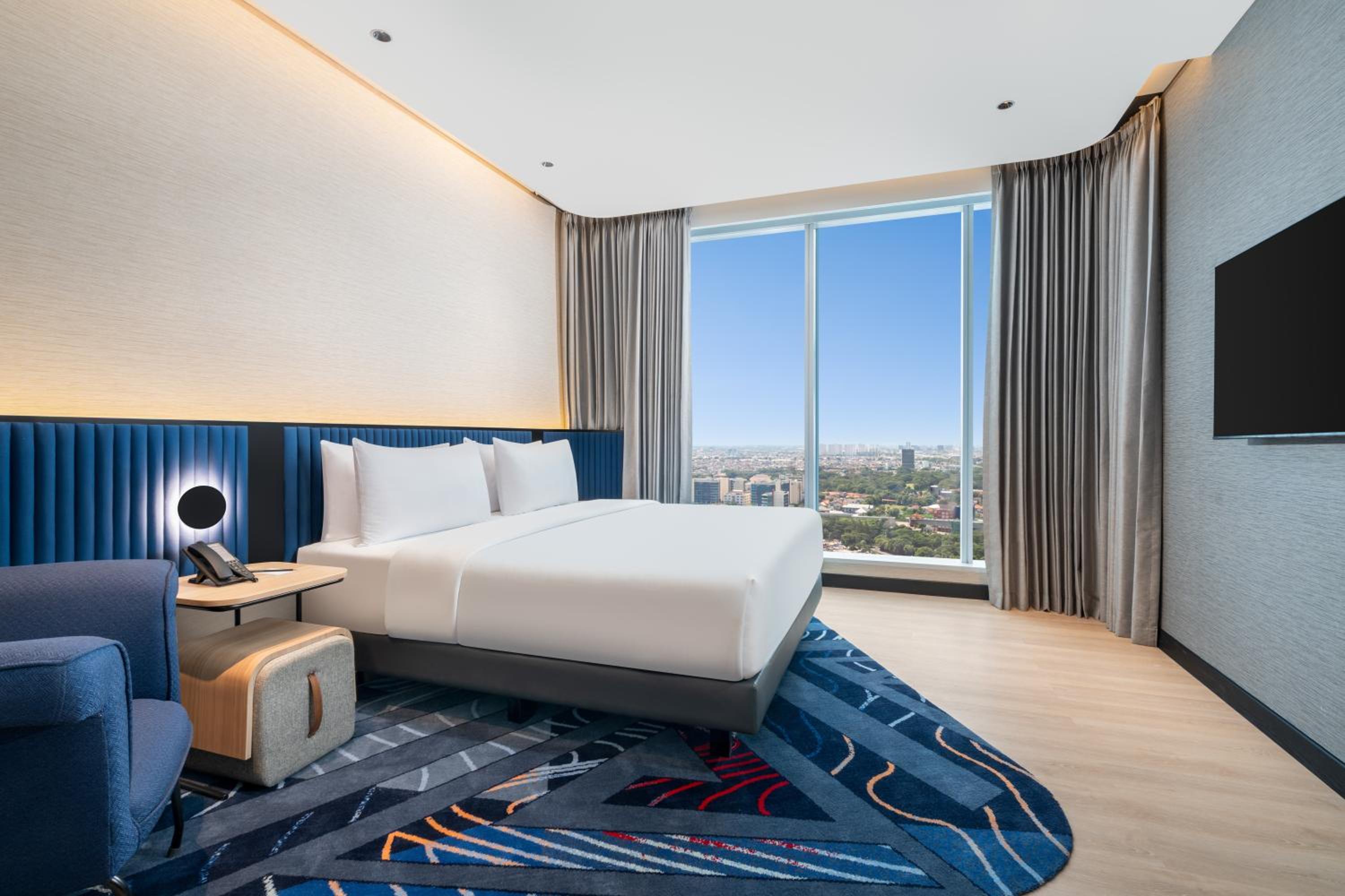 SUPERIOR, KING BED