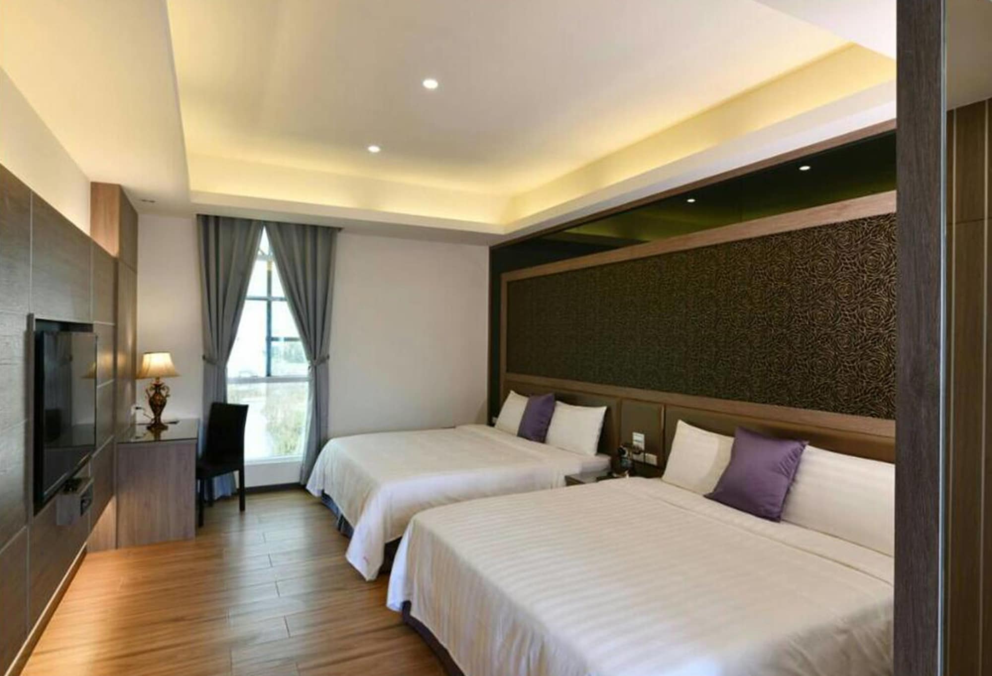 ROOM, QUADRUPLE
