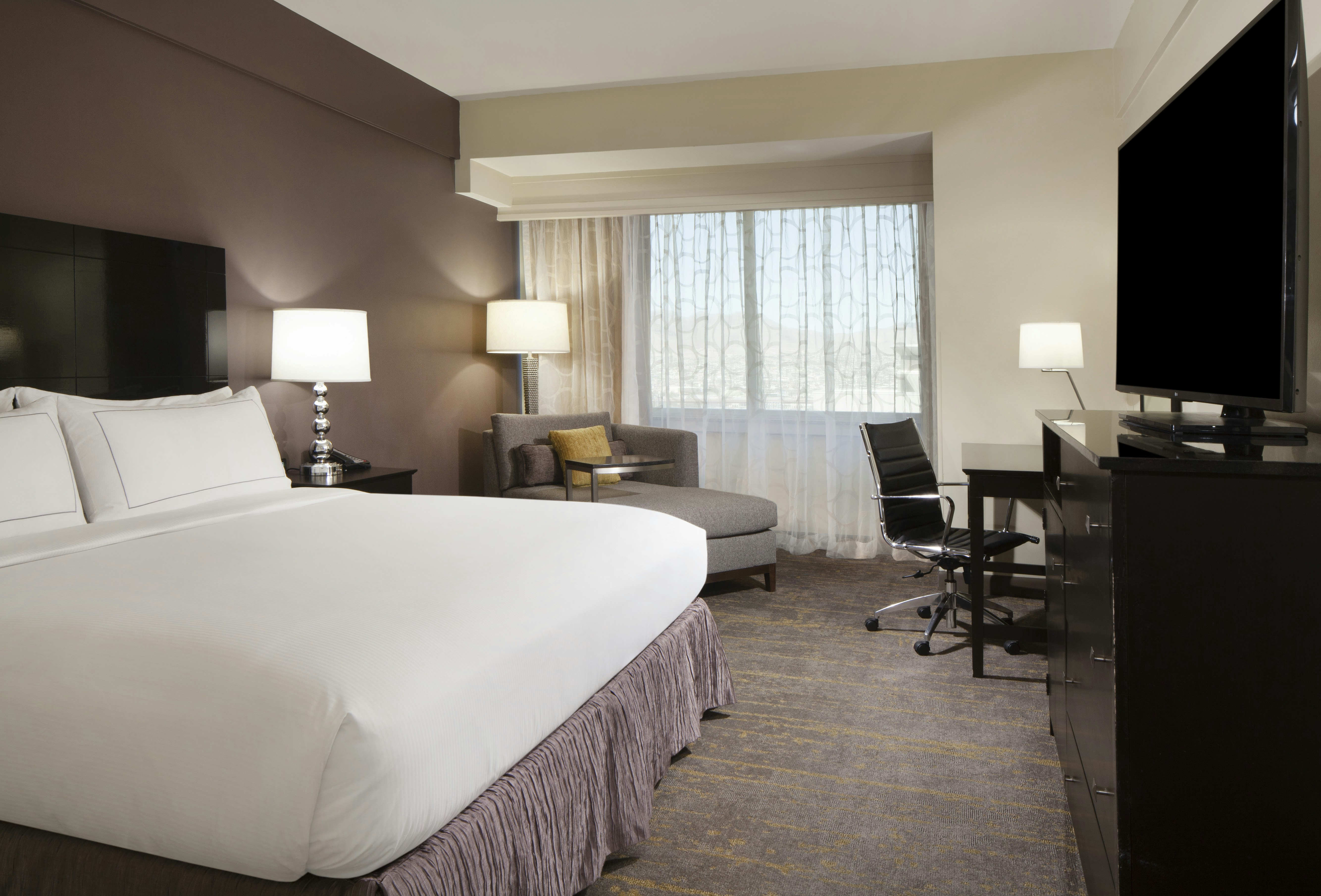 ROOM, KING BED