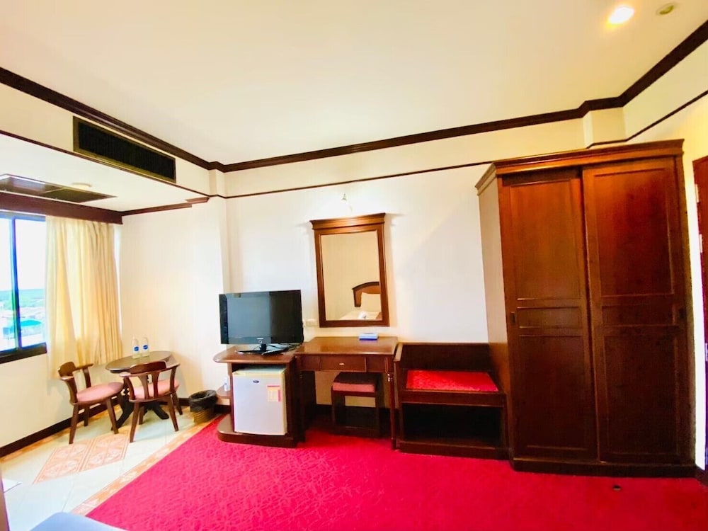 Crystal Hotel 34/46