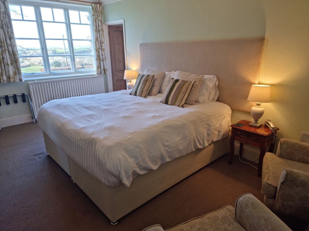Collaven Manor Hotel 36/78