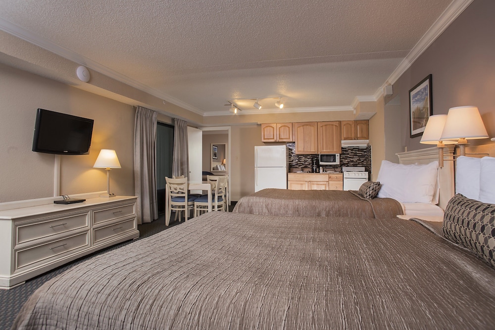 2 Rooms, Deluxe, Suite, 4 Queen Beds, No Balcony، Grande Shores Ocean Resort 8/10